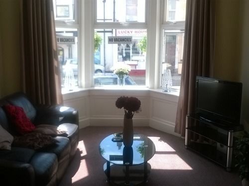 Hazelgrove Guest House Blackpool Exteriör bild